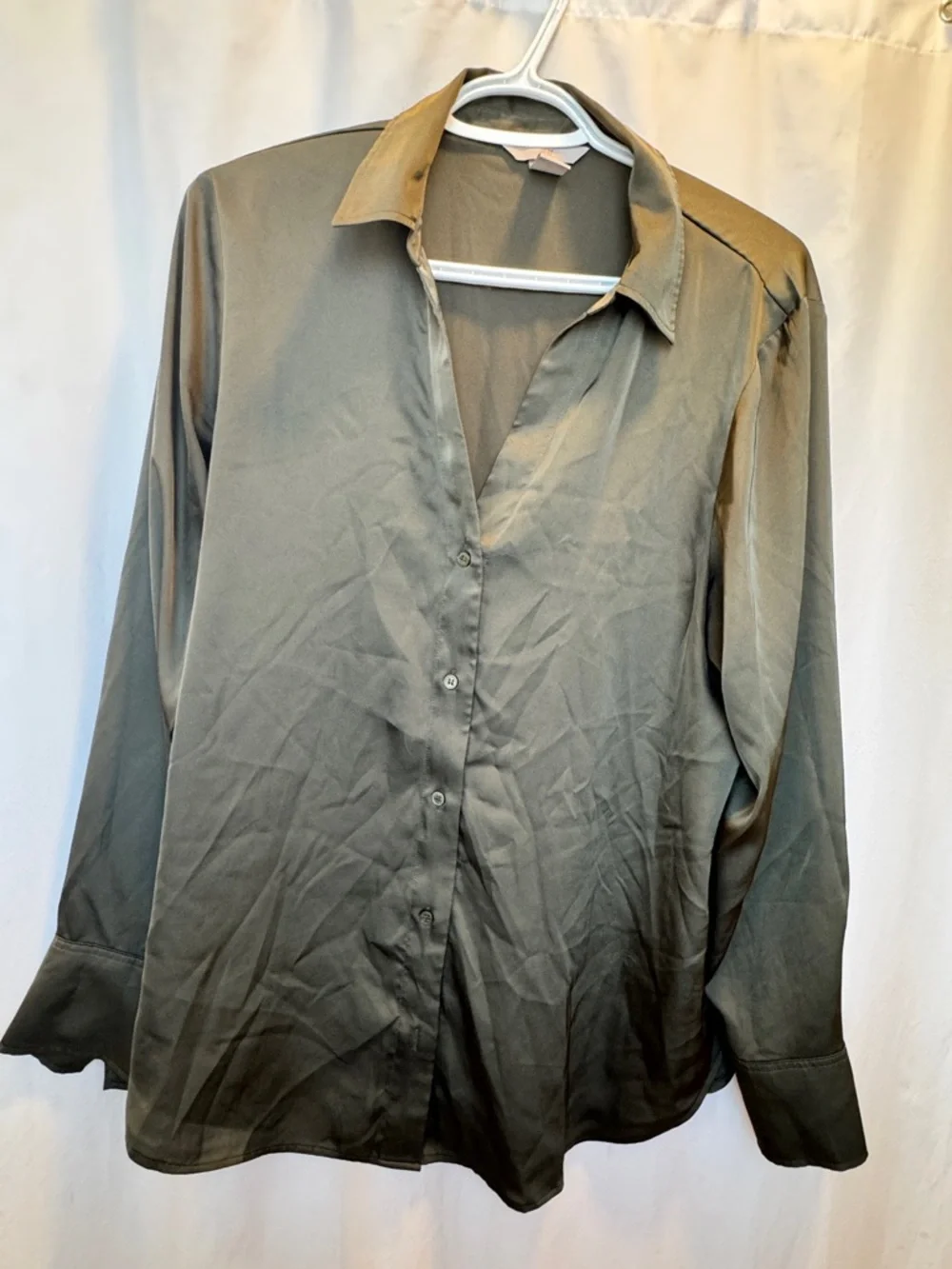 Silky Button-Down Women's Tops (3 colours) - Picture 3 of 4